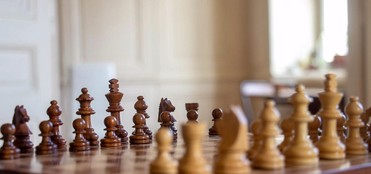 大小球五子棋课堂：掌握攻防精髓，轻松称霸棋盘